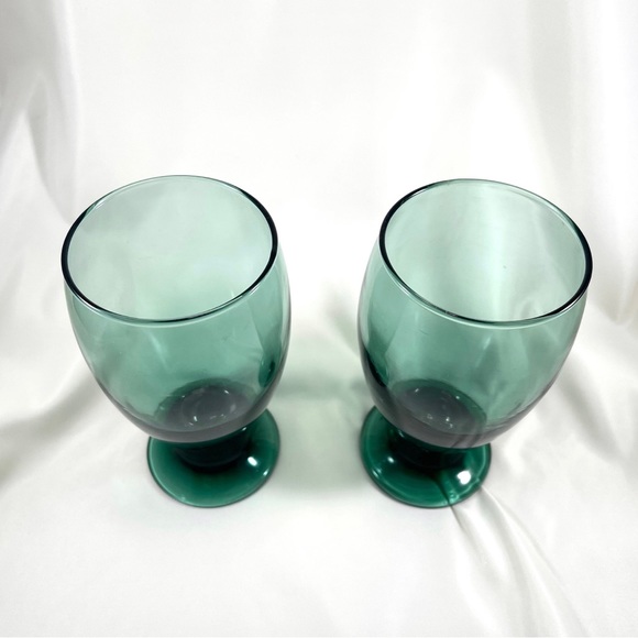 Set of 2 Vintage emerald green water goblets.Vintage emerald green water glasses - Picture 4 of 5